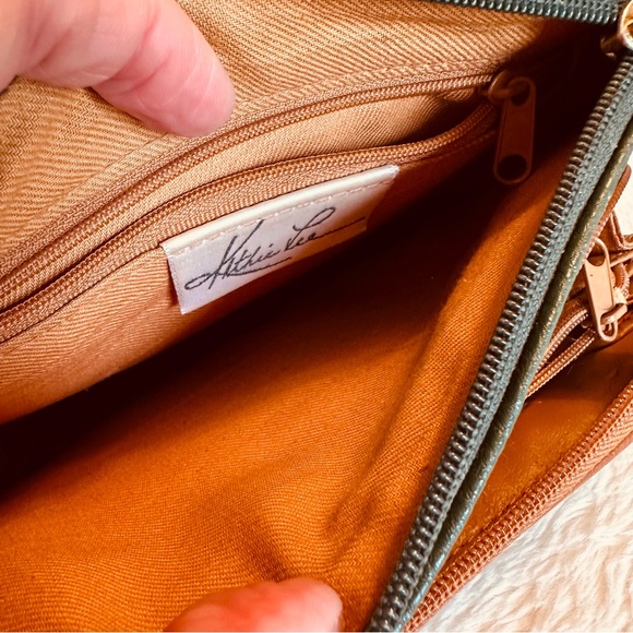 HUNTER GREEN KATHY LEE LEATHER COLLECTION CROSSBODY MESSENGER BAG GREAT - Picture 5 of 9